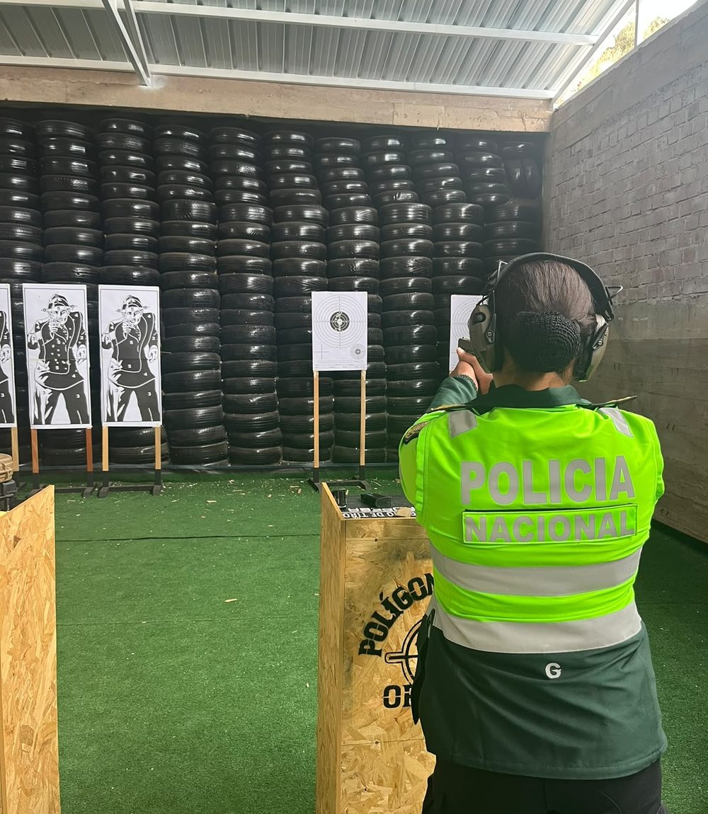 Entrenamiento de tiro para ascenso PNP en el Polígono de Tiro Oropesa
