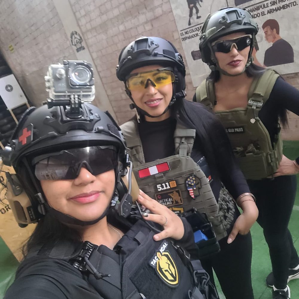 Equipo con equipamiento táctico