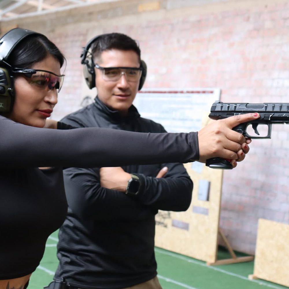 Instrucción personalizada de tiro con pistola